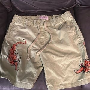 Men’s tiger shorts medium